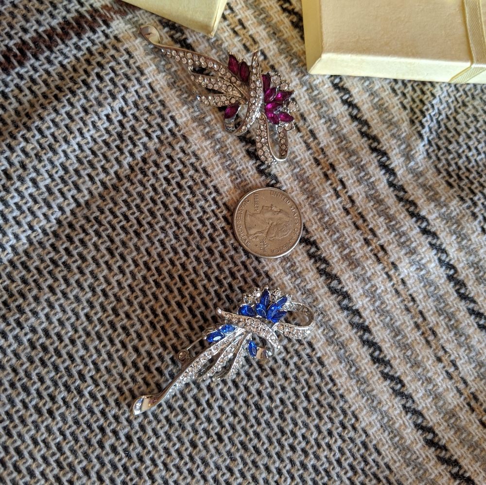 Pin Set - Picture 2 of 5